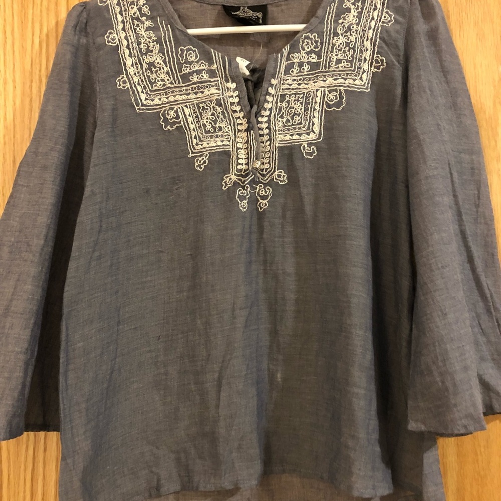 Grey/blue top with white embroidery